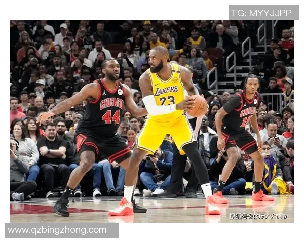 詹姆斯领衔湖人全队向湖人总经理示好